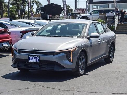New 2025 Kia K4 LXS image 3