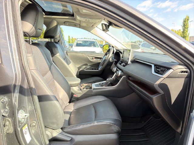 Used 2019 Toyota RAV4 Limited w/ Cold Weather Package AWD/4WD image 18