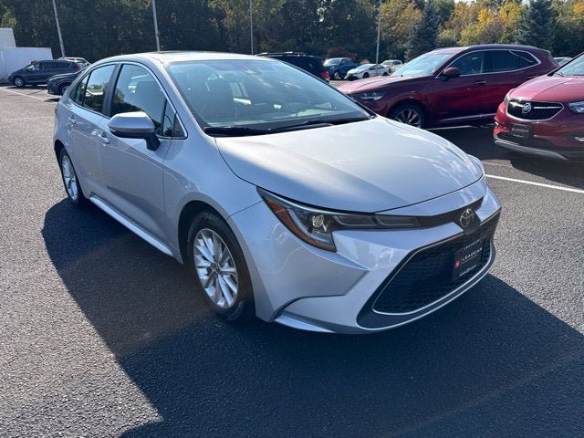 Used 2020 Toyota Corolla XLE FWD image 3