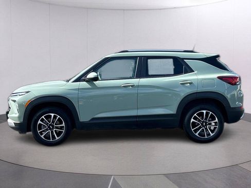 Used 2025 Chevrolet TrailBlazer LT AWD/4WD image 2