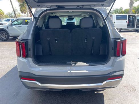 Used 2025 Kia Sorento S w/ Panoramic Sunroof Package FWD image 5