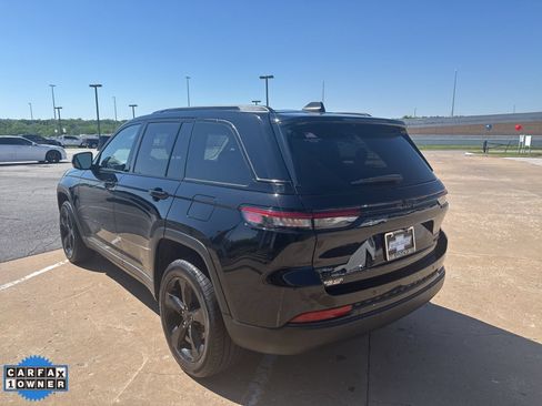 Used 2023 Jeep Grand Cherokee Limited w/ Black Appearance Package AWD/4WD image 5