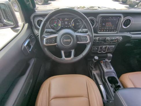 Used 2022 Jeep Wrangler Unlimited Sahara AWD/4WD image 18