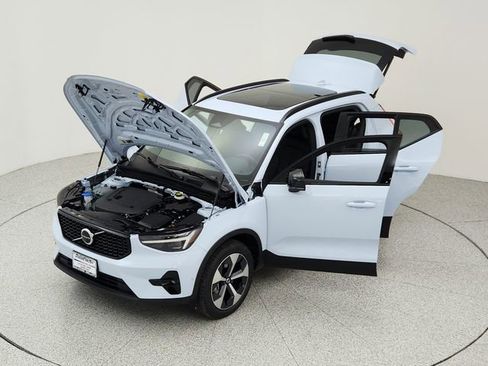 New 2026 Volvo XC40 B5 Plus w/ Protection Package Premier image 37