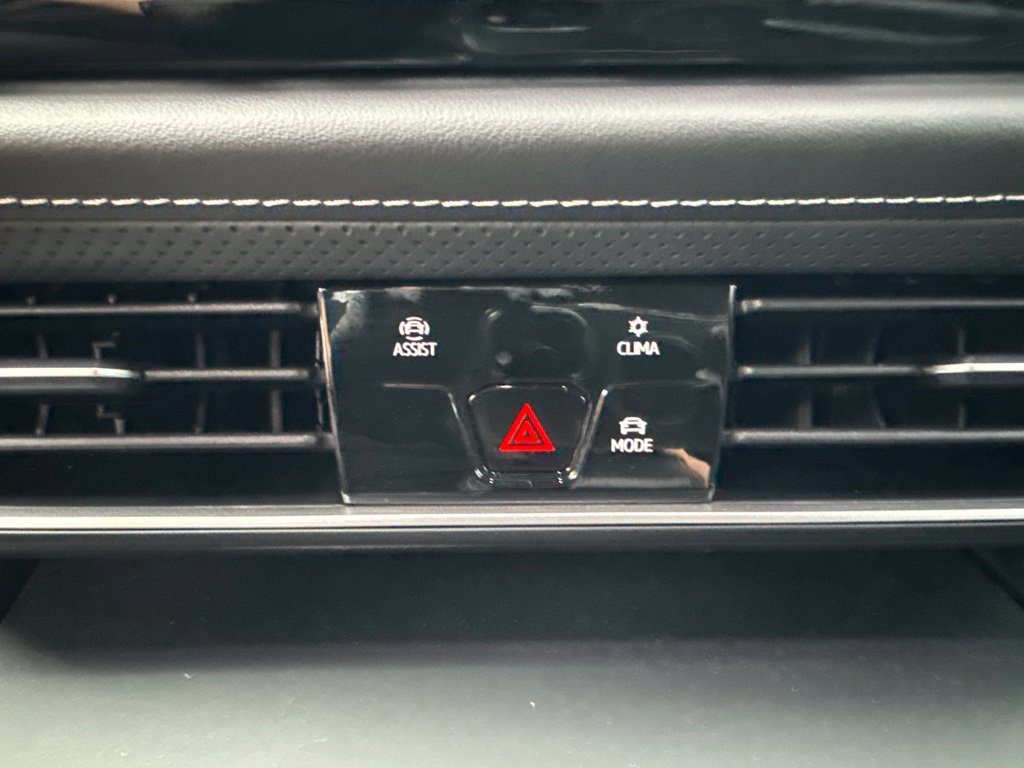 Certified 2024 Volkswagen Atlas SE AWD/4WD image 18