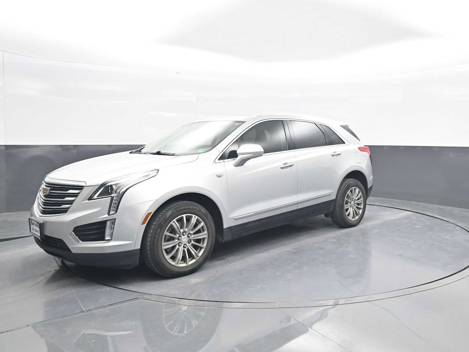 Used 2017 Cadillac XT5 Luxury w/ Driver Awareness Package AWD/4WD image 4