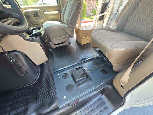 Used 2001 Chevrolet Express 3500 w/ Convenience Pkg 1 RWD image 60