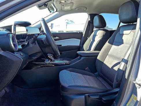 Used 2024 Chevrolet Trax LT w/ Driver Confidence Package image 17