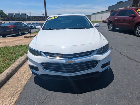 Used 2017 Chevrolet Malibu LT w/ Leather Package FWD image 2