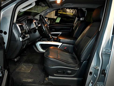 Used 2019 Nissan Titan PRO-4X image 13