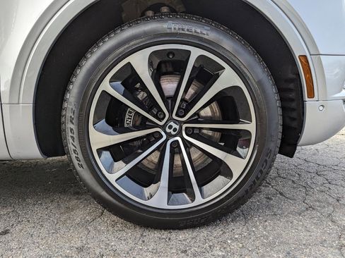 Used 2018 Bentley Bentayga Onyx Edition AWD/4WD image 53