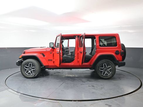 Used 2025 Jeep Wrangler Unlimited Sahara AWD/4WD image 58