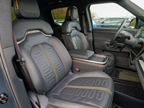 Used 2022 Rivian R1T Adventure image 38