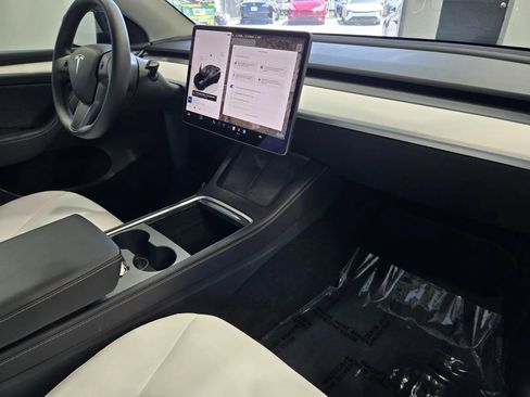 Used 2025 Tesla Model Y Performance AWD/4WD image 5