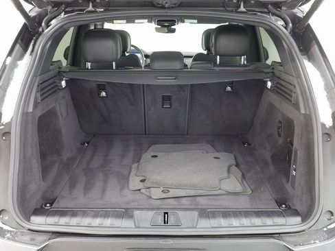 Used 2025 Land Rover Range Rover Sport SE image 17