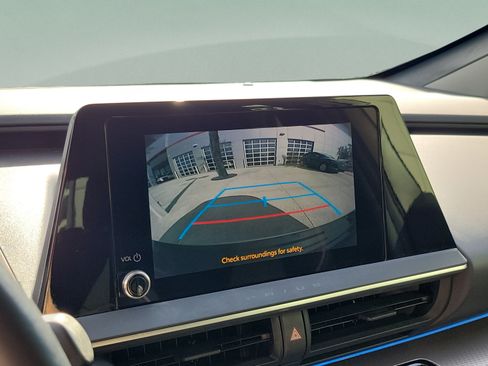 Used 2023 Toyota Prius XLE FWD image 18