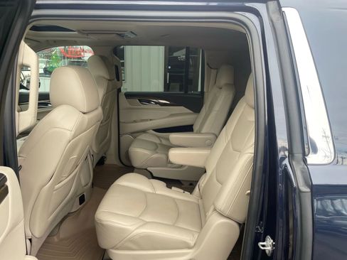 Used 2019 Cadillac Escalade ESV Luxury image 20