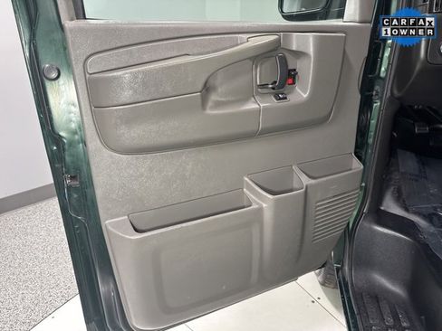 Used 2015 Chevrolet Express 2500 Work Van image 6