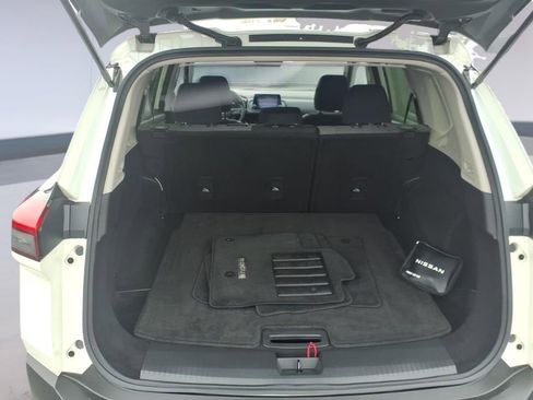 Used 2023 Nissan Rogue SV image 10