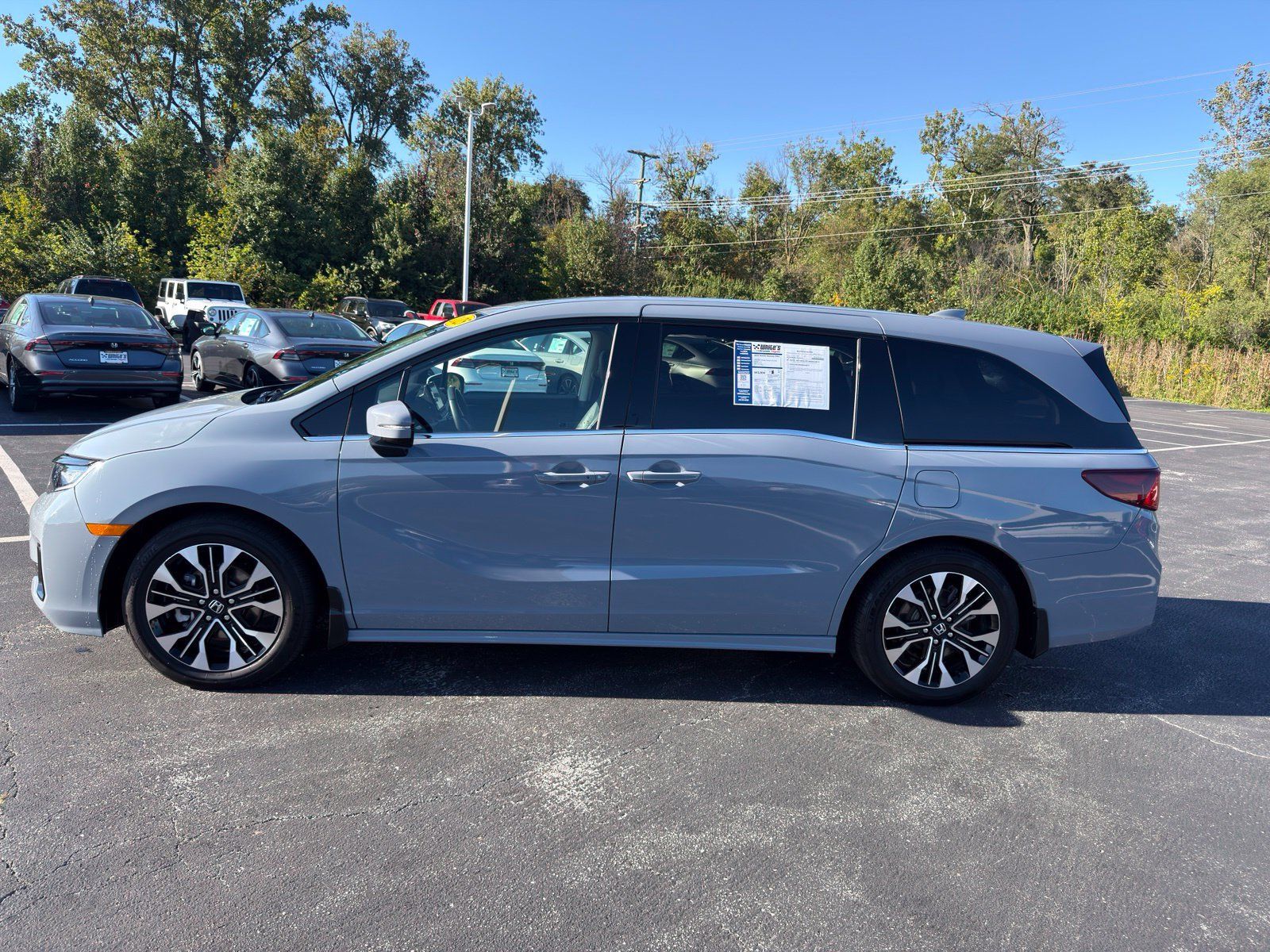 Used 2025 Honda Odyssey Elite image 3