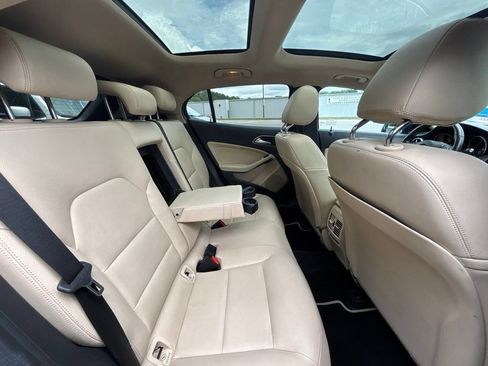Used 2019 Mercedes-Benz GLA 250 4MATIC w/ Premium Package image 23