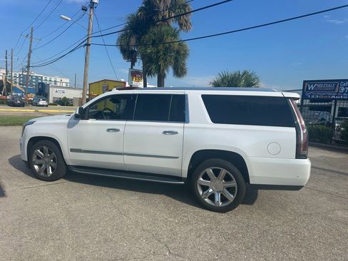 Used 2019 Cadillac Escalade ESV Luxury image 9