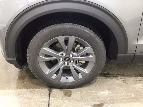 Used 2023 Ford Explorer XLT w/ Equipment Group 202A image 8