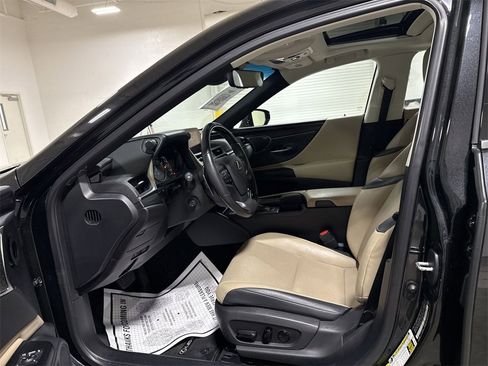 Used 2021 Lexus ES 300h w/ Premium Package image 20