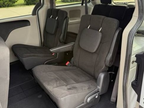 Used 2019 Dodge Grand Caravan SE w/ UConnect Hands-Free Group FWD image 25
