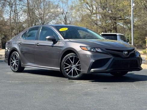 Used 2024 Toyota Camry SE image 2
