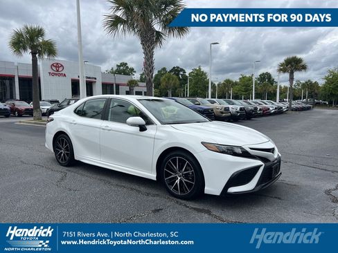 Used 2023 Toyota Camry SE FWD image 1