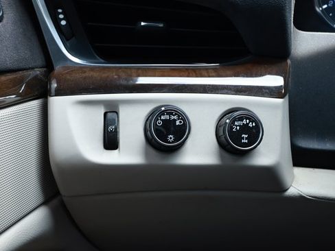 Used 2018 Cadillac Escalade Luxury AWD/4WD image 14