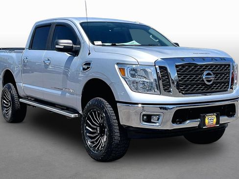 Used 2017 Nissan Titan SV AWD/4WD image 10