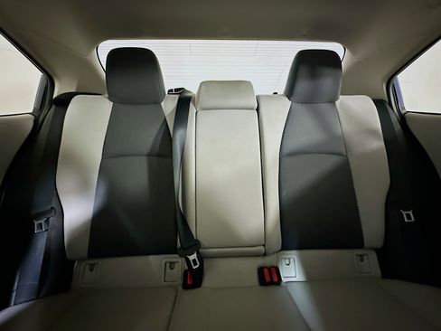 Used 2022 Toyota Corolla LE image 29