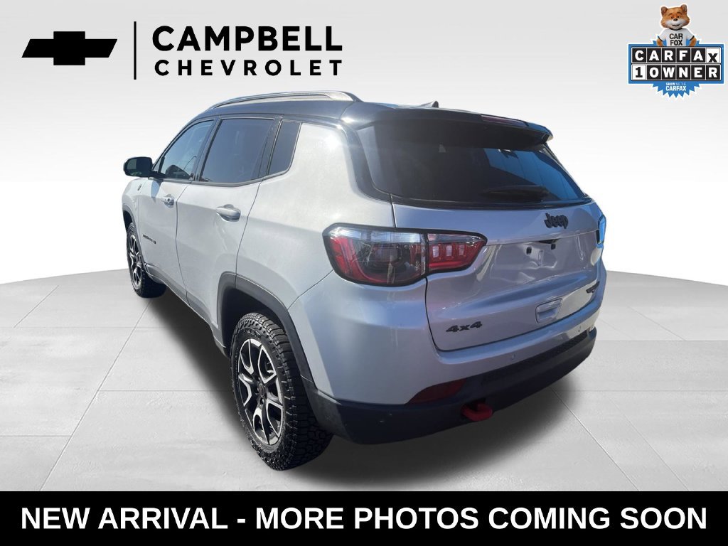 Used 2025 Jeep Compass Trailhawk AWD/4WD image 3