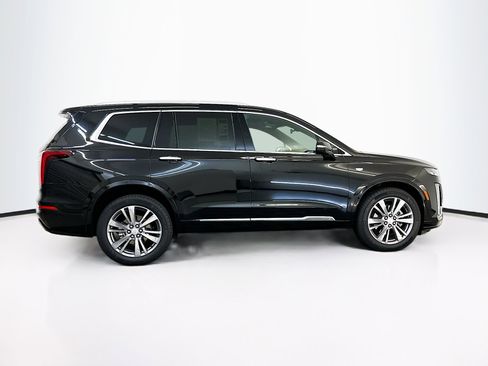 Used 2025 Cadillac XT6 Premium Luxury image 10