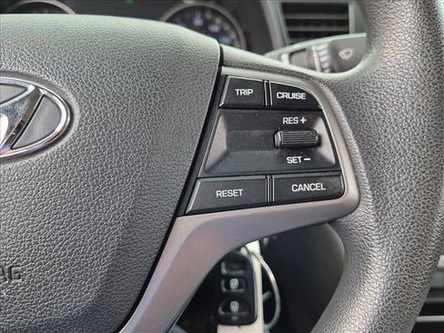 Used 2017 Hyundai Elantra SE FWD image 12