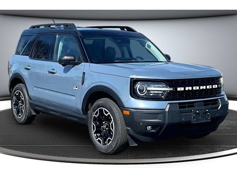 Used 2025 Ford Bronco Sport Outer Banks w/ Outer Banks Tech Package+ AWD/4WD image 2