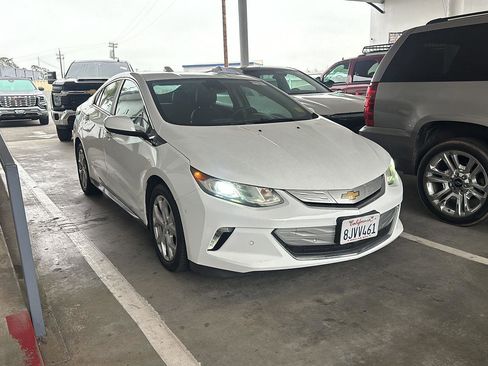 Used 2019 Chevrolet Volt Premier w/ Driver Confidence II Package image 2