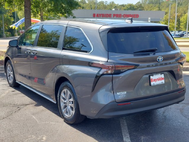 Used 2025 Toyota Sienna LE FWD image 15
