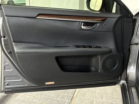Used 2016 Lexus ES 350 w/ Premium Package w/Wood Trim FWD image 9