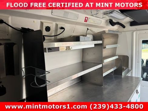 Used 2021 Mercedes-Benz Sprinter 4500 w/ Dashboard Charging Package image 30