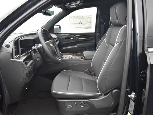 Used 2024 Cadillac Escalade Premium Luxury image 11