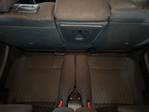 Used 2017 Nissan Rogue SV w/ SV Family Package image 17