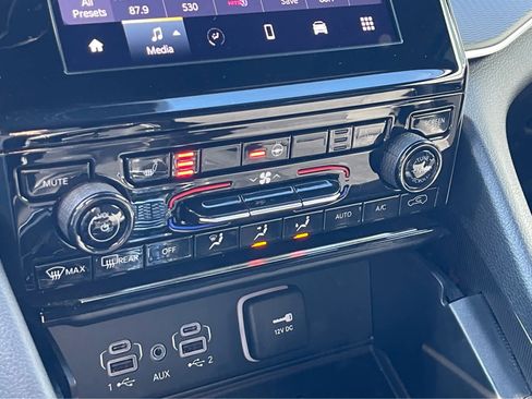 Used 2025 Jeep Grand Cherokee Laredo X w/ Luxury Tech Group I image 16