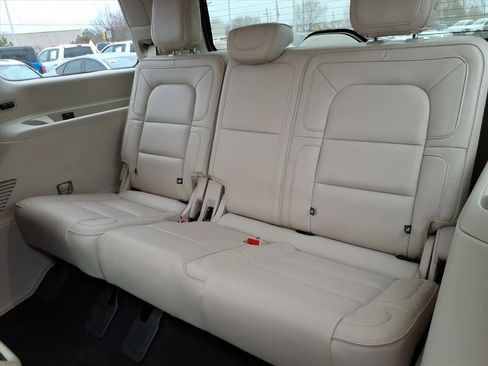 Used 2019 Lincoln Navigator Reserve image 15