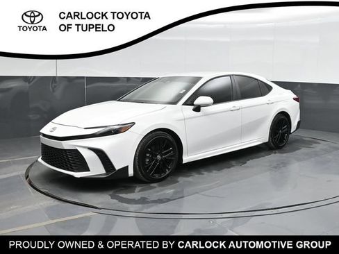 Used 2025 Toyota Camry SE FWD image 9