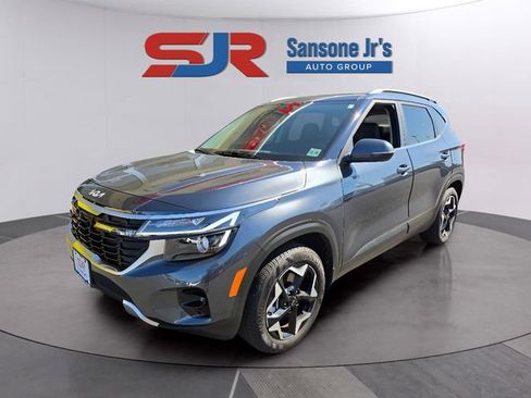 Certified 2025 Kia Seltos EX AWD/4WD image 1