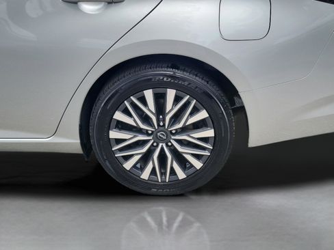 Used 2024 Nissan Altima 2.5 SV FWD image 31