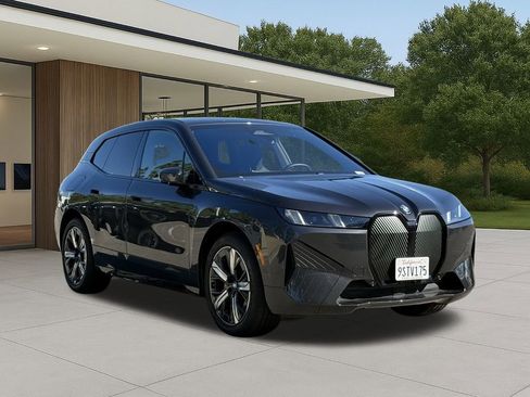 Used 2026 BMW iX xDrive45 w/ Climate Comfort Package image 5